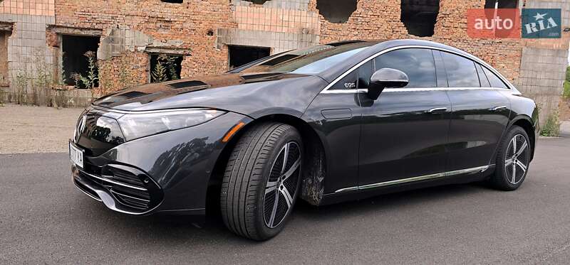Седан Mercedes-Benz EQS 2022 в Коростене