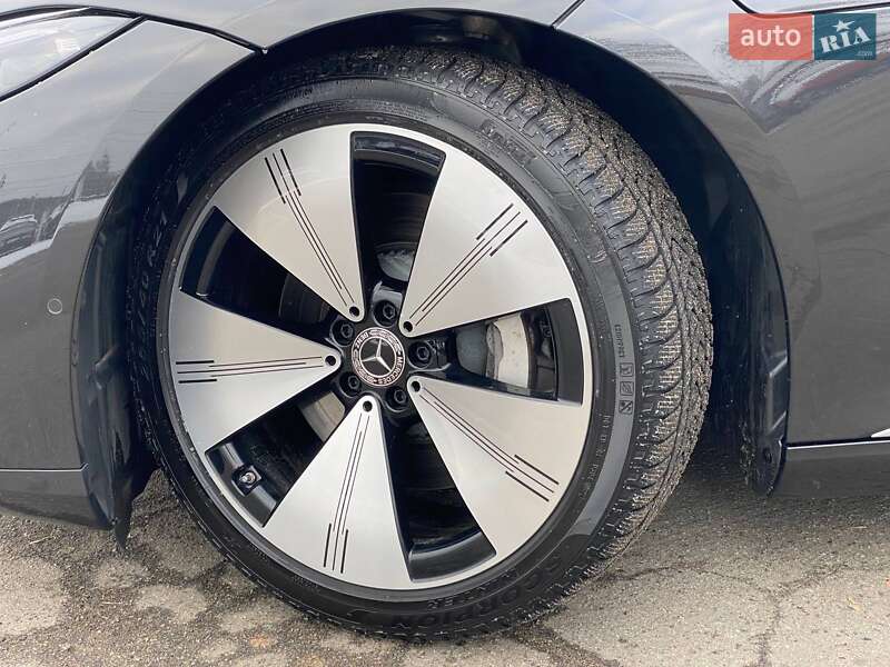 Седан Mercedes-Benz EQS 2022 в Киеве