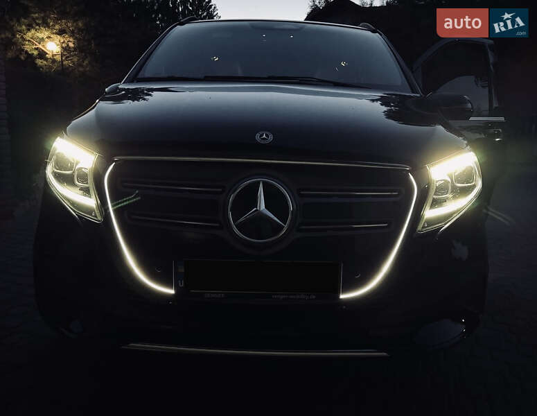 Минивэн Mercedes-Benz EQV 2024 в Киеве