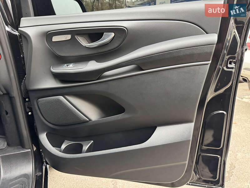 Минивэн Mercedes-Benz EQV 2023 в Киеве фото 26 Минивэн Mercedes-Benz EQV 2023 в Киеве