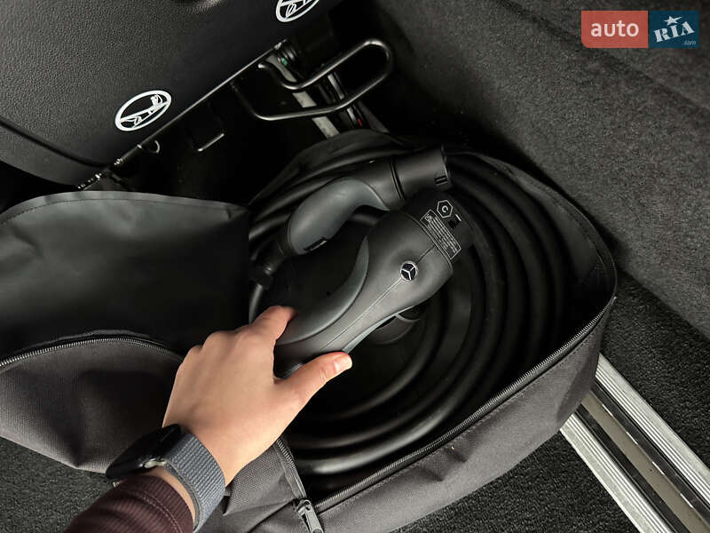 Минивэн Mercedes-Benz EQV 2023 в Киеве фото 59 Минивэн Mercedes-Benz EQV 2023 в Киеве