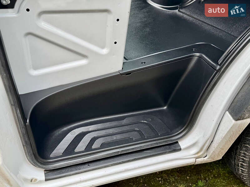 Грузовой фургон Mercedes-Benz eSprinter 2023 в Дрогобыче