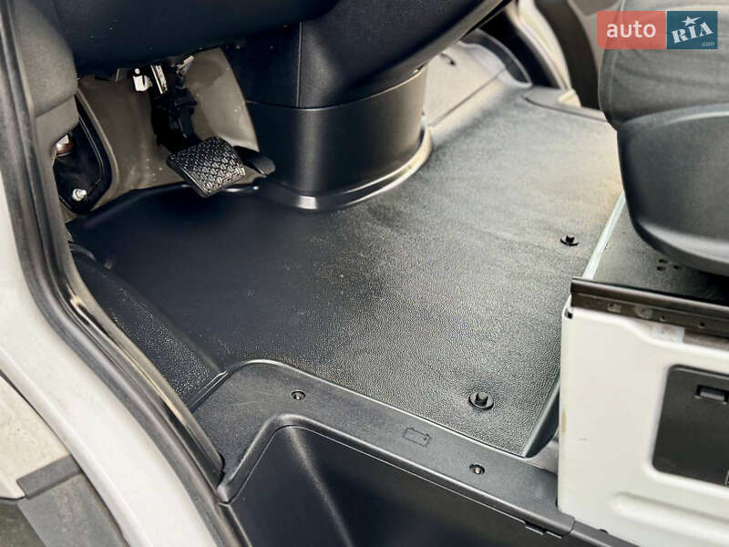 Грузовой фургон Mercedes-Benz eSprinter 2023 в Дрогобыче