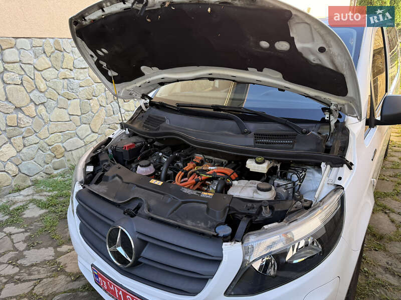 Минивэн Mercedes-Benz eVito 2021 в Тячеве