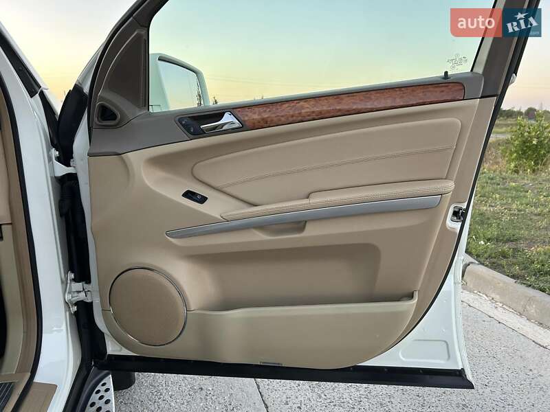 Позашляховик / Кросовер Mercedes-Benz GL-Class 2010 в Охтирці фото 11 Позашляховик / Кросовер Mercedes-Benz GL-Class 2010 в Охтирці