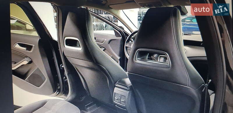 Внедорожник / Кроссовер Mercedes-Benz GLA-Class 2017 в Хмельницком