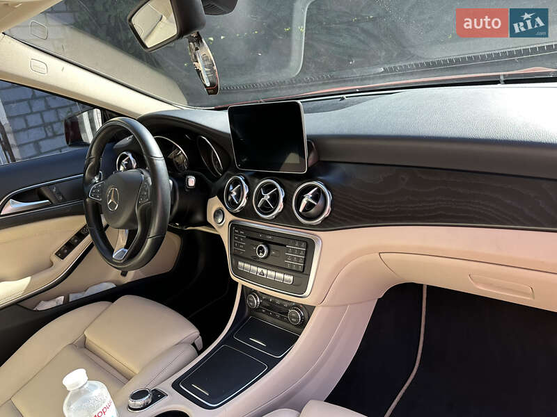 Позашляховик / Кросовер Mercedes-Benz GLA-Class 2018 в Дніпрі