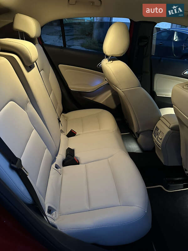 Позашляховик / Кросовер Mercedes-Benz GLA-Class 2018 в Дніпрі