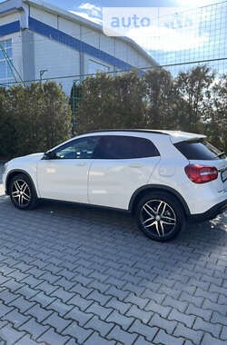 Внедорожник / Кроссовер Mercedes-Benz GLA-Class 2014 в Ужгороде