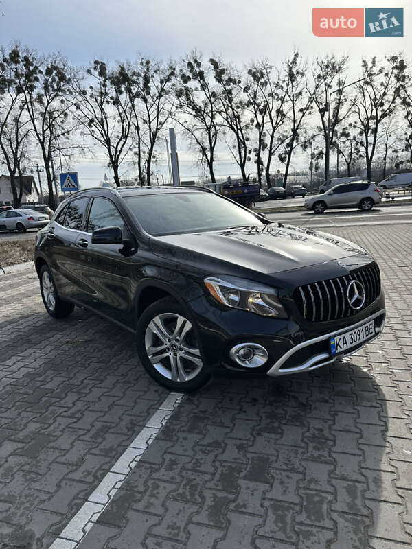Внедорожник / Кроссовер Mercedes-Benz GLA-Class 2019 в Киеве
