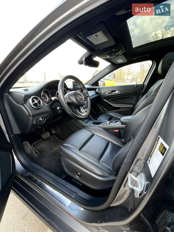 Внедорожник / Кроссовер Mercedes-Benz GLA-Class 2017 в Киеве