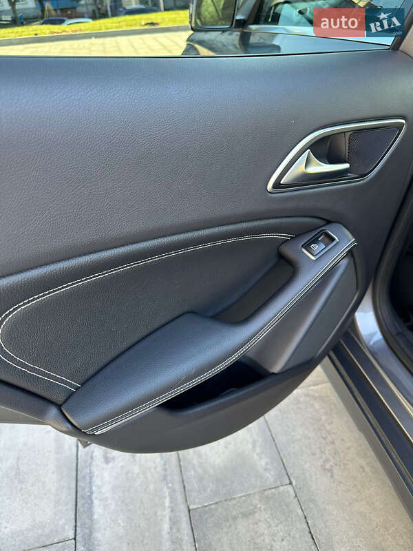 Внедорожник / Кроссовер Mercedes-Benz GLA-Class 2019 в Харькове