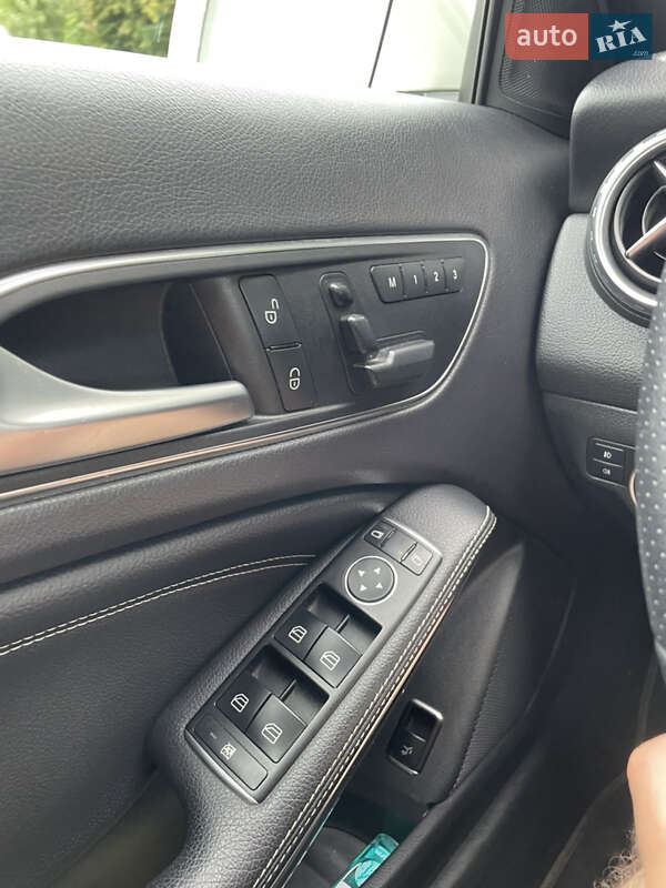 Внедорожник / Кроссовер Mercedes-Benz GLA-Class 2016 в Киеве