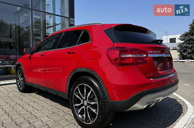 Позашляховик / Кросовер Mercedes-Benz GLA-Class 2015 в 