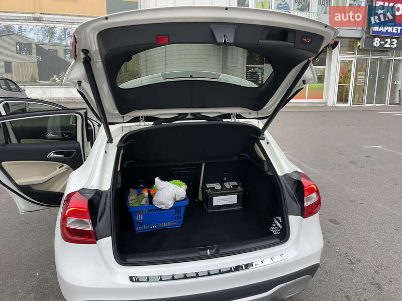 Внедорожник / Кроссовер Mercedes-Benz GLA-Class 2018 в Вышгороде