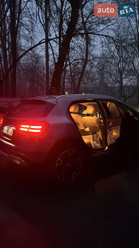 Позашляховик / Кросовер Mercedes-Benz GLA-Class 2018 в Одесі
