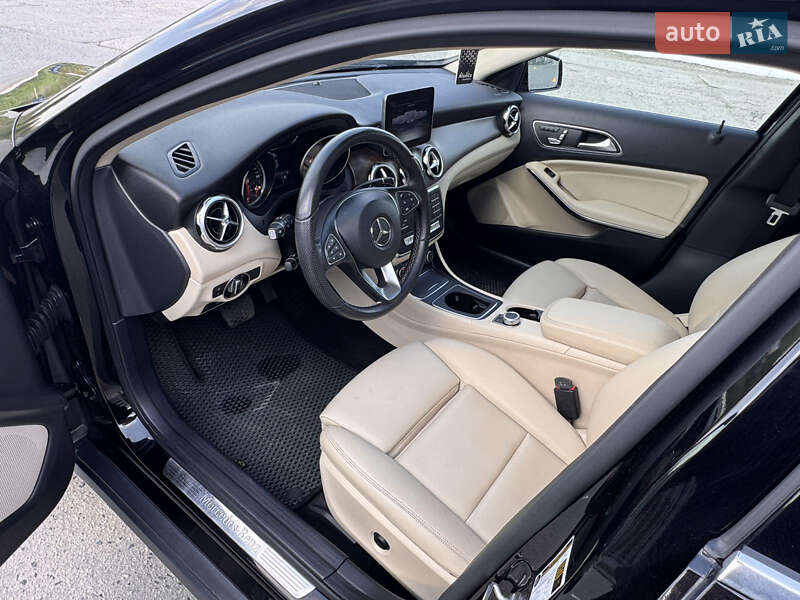 Внедорожник / Кроссовер Mercedes-Benz GLA-Class 2018 в Харькове