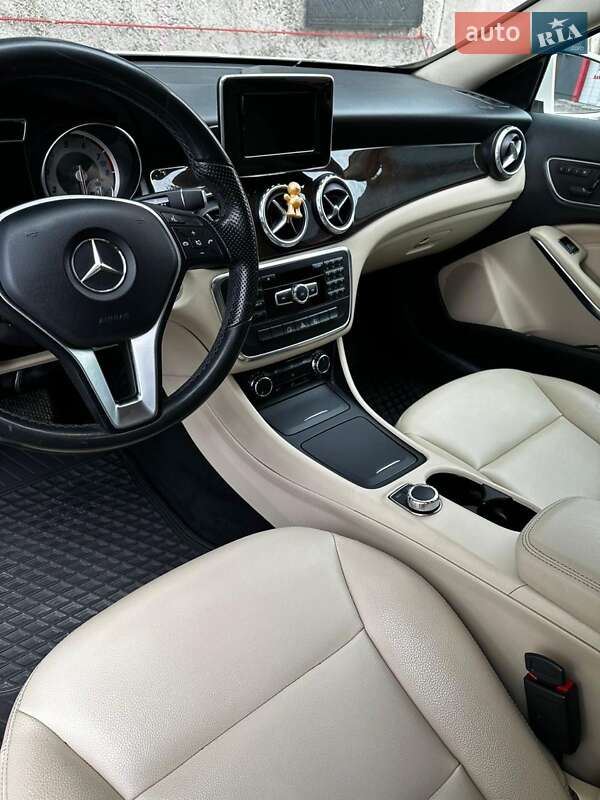Внедорожник / Кроссовер Mercedes-Benz GLA-Class 2015 в Ровно