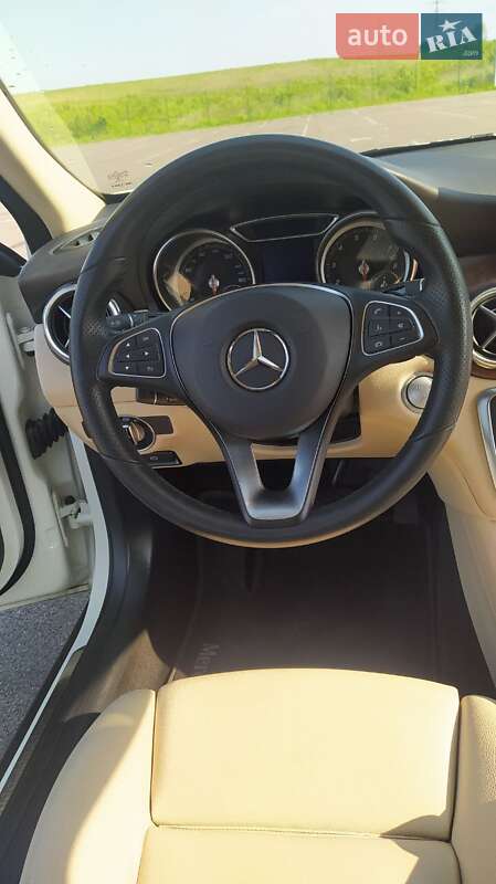 Внедорожник / Кроссовер Mercedes-Benz GLA-Class 2017 в Ровно