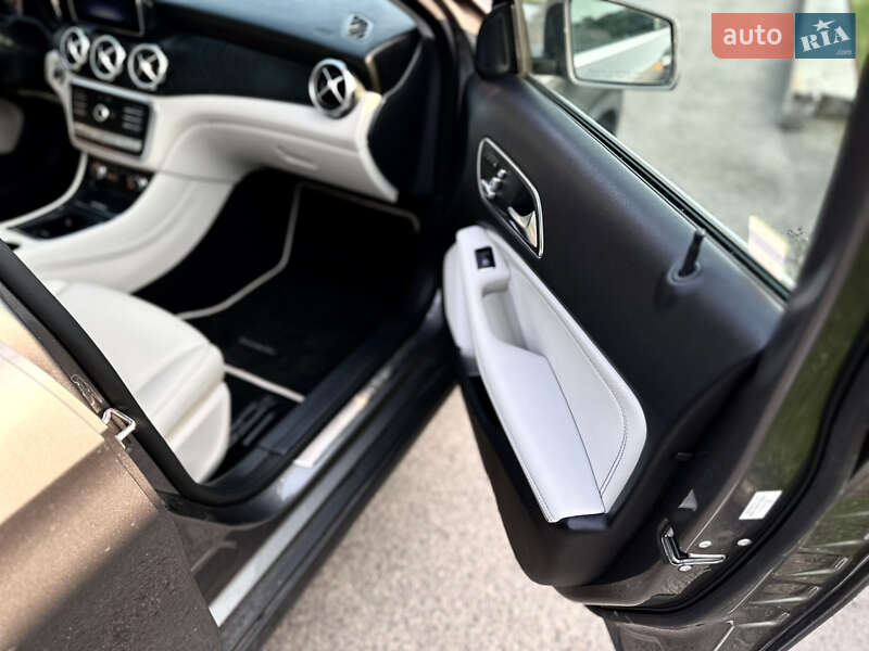 Внедорожник / Кроссовер Mercedes-Benz GLA-Class 2019 в Киеве