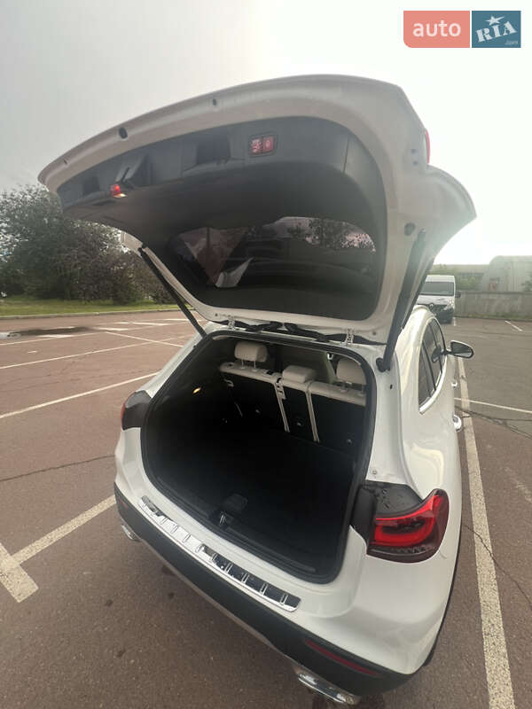 Внедорожник / Кроссовер Mercedes-Benz GLA-Class 2020 в Киеве