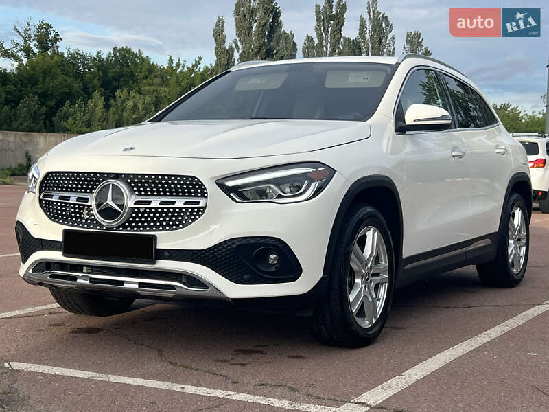 Внедорожник / Кроссовер Mercedes-Benz GLA-Class 2020 в Киеве