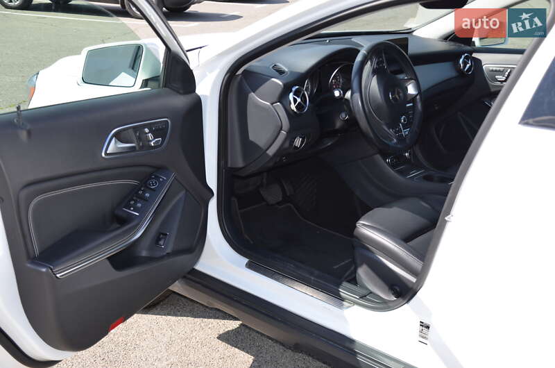 Внедорожник / Кроссовер Mercedes-Benz GLA-Class 2019 в Киеве