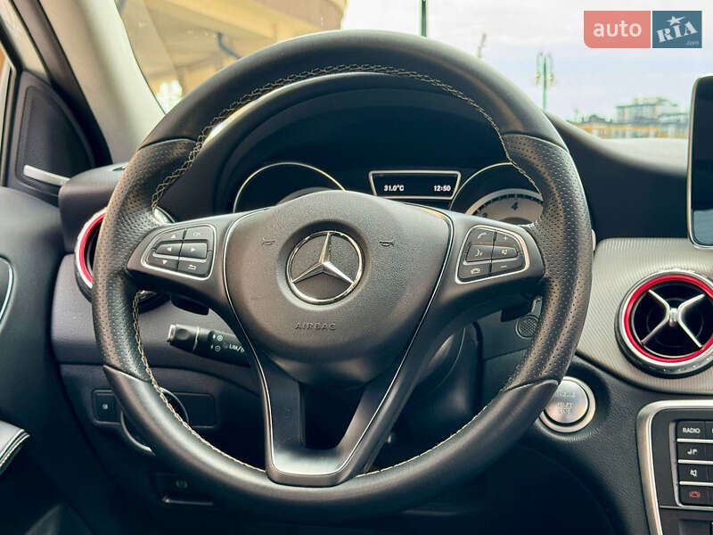 Внедорожник / Кроссовер Mercedes-Benz GLA-Class 2016 в Киеве