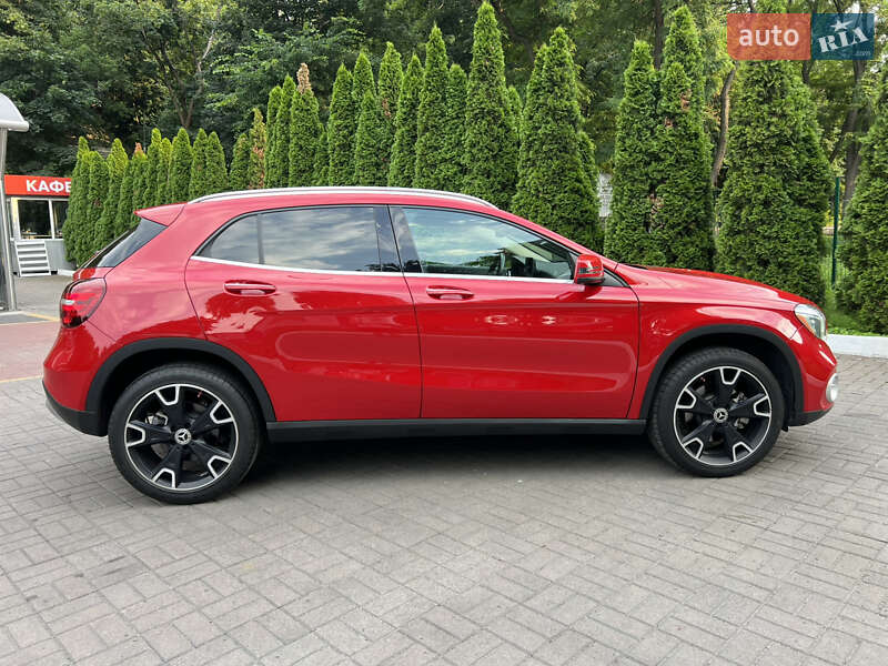 Внедорожник / Кроссовер Mercedes-Benz GLA-Class 2019 в Киеве