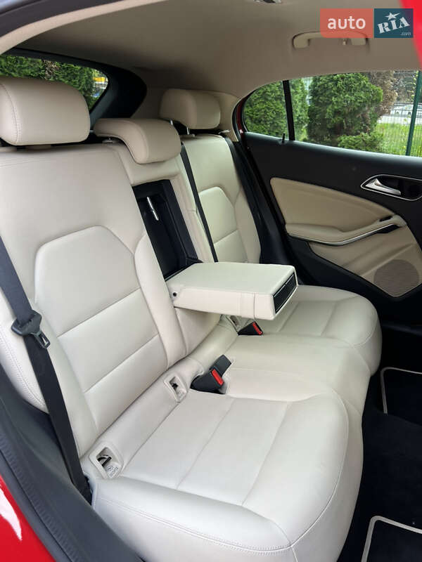 Внедорожник / Кроссовер Mercedes-Benz GLA-Class 2019 в Киеве