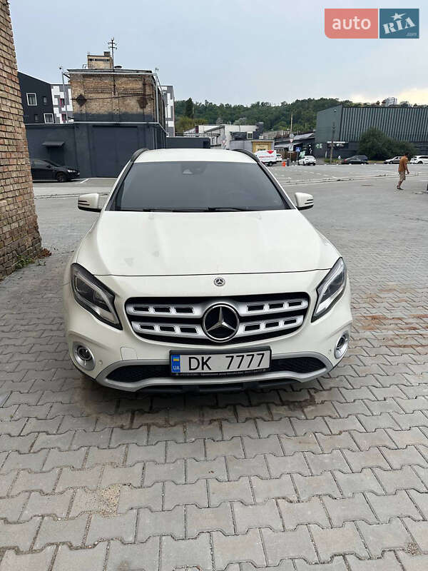 Внедорожник / Кроссовер Mercedes-Benz GLA-Class 2017 в Киеве