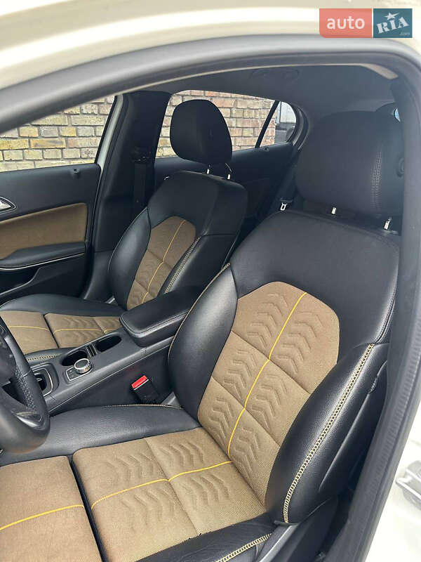 Внедорожник / Кроссовер Mercedes-Benz GLA-Class 2017 в Киеве