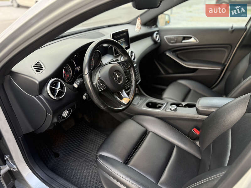 Внедорожник / Кроссовер Mercedes-Benz GLA-Class 2016 в Ровно