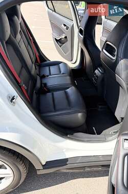 Внедорожник / Кроссовер Mercedes-Benz GLA-Class 2016 в 