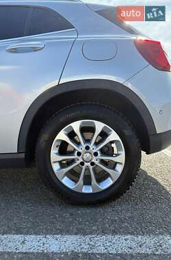 Внедорожник / Кроссовер Mercedes-Benz GLA-Class 2014 в 