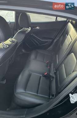 Внедорожник / Кроссовер Mercedes-Benz GLA-Class 2016 в 