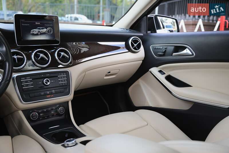 Внедорожник / Кроссовер Mercedes-Benz GLA-Class 2016 в Харькове