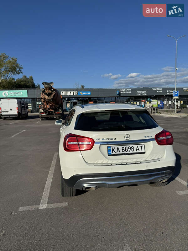 Внедорожник / Кроссовер Mercedes-Benz GLA-Class 2016 в Киеве