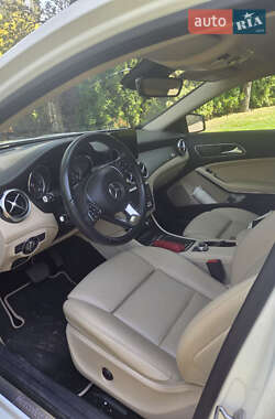 Позашляховик / Кросовер Mercedes-Benz GLA-Class 2018 в 