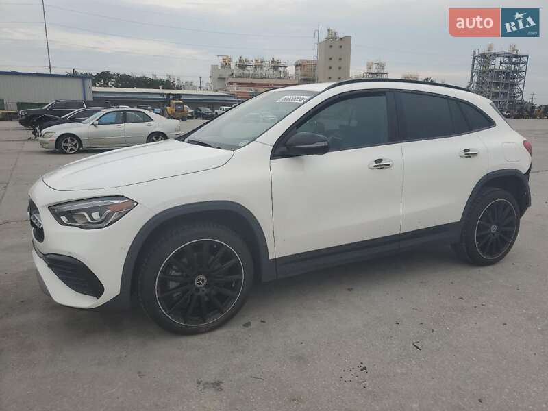 Внедорожник / Кроссовер Mercedes-Benz GLA-Class 2023 в 