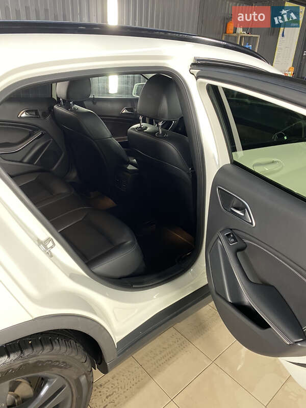 Внедорожник / Кроссовер Mercedes-Benz GLA-Class 2015 в Киеве