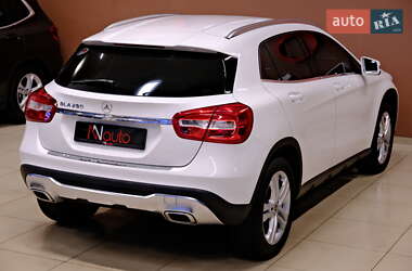 Позашляховик / Кросовер Mercedes-Benz GLA-Class 2018 в 
