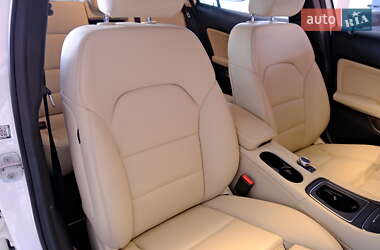 Позашляховик / Кросовер Mercedes-Benz GLA-Class 2018 в 