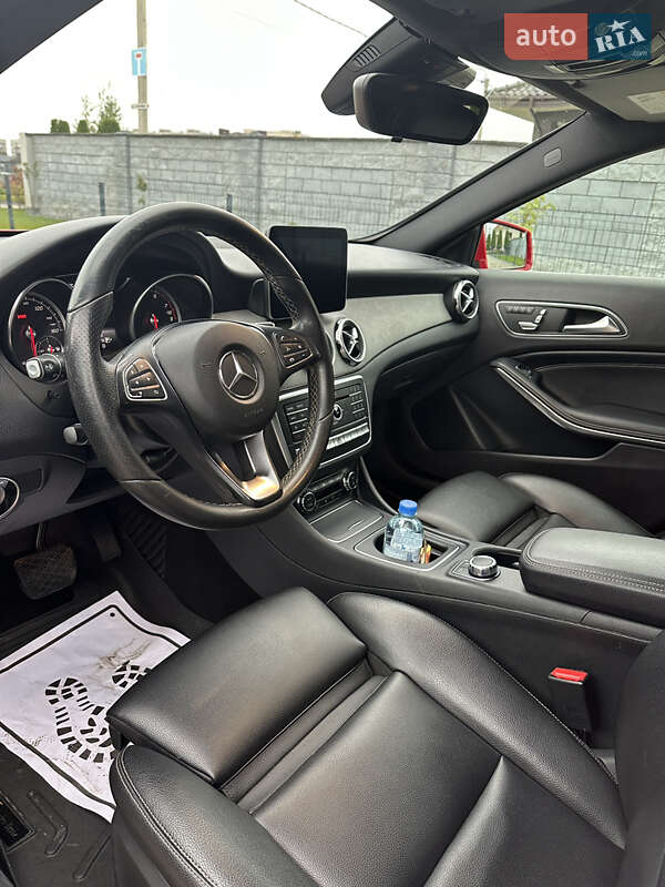 Внедорожник / Кроссовер Mercedes-Benz GLA-Class 2018 в Ровно