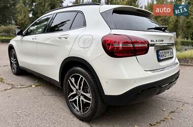 Внедорожник / Кроссовер Mercedes-Benz GLA-Class 2017 в 