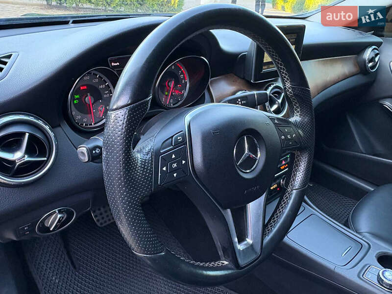 Внедорожник / Кроссовер Mercedes-Benz GLA-Class 2015 в Киеве