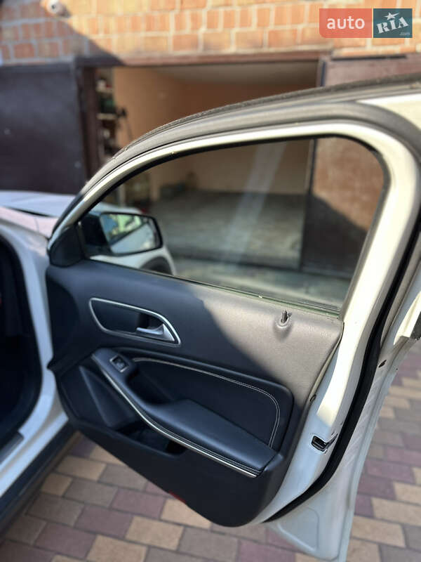 Позашляховик / Кросовер Mercedes-Benz GLA-Class 2017 в П'ятихатках