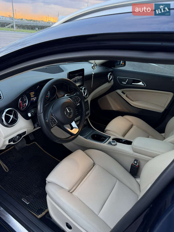 Внедорожник / Кроссовер Mercedes-Benz GLA-Class 2017 в Днепре