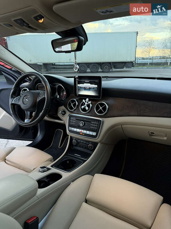 Внедорожник / Кроссовер Mercedes-Benz GLA-Class 2017 в Днепре