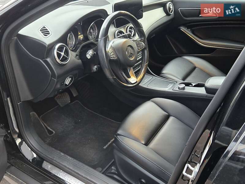Внедорожник / Кроссовер Mercedes-Benz GLA-Class 2015 в Киеве